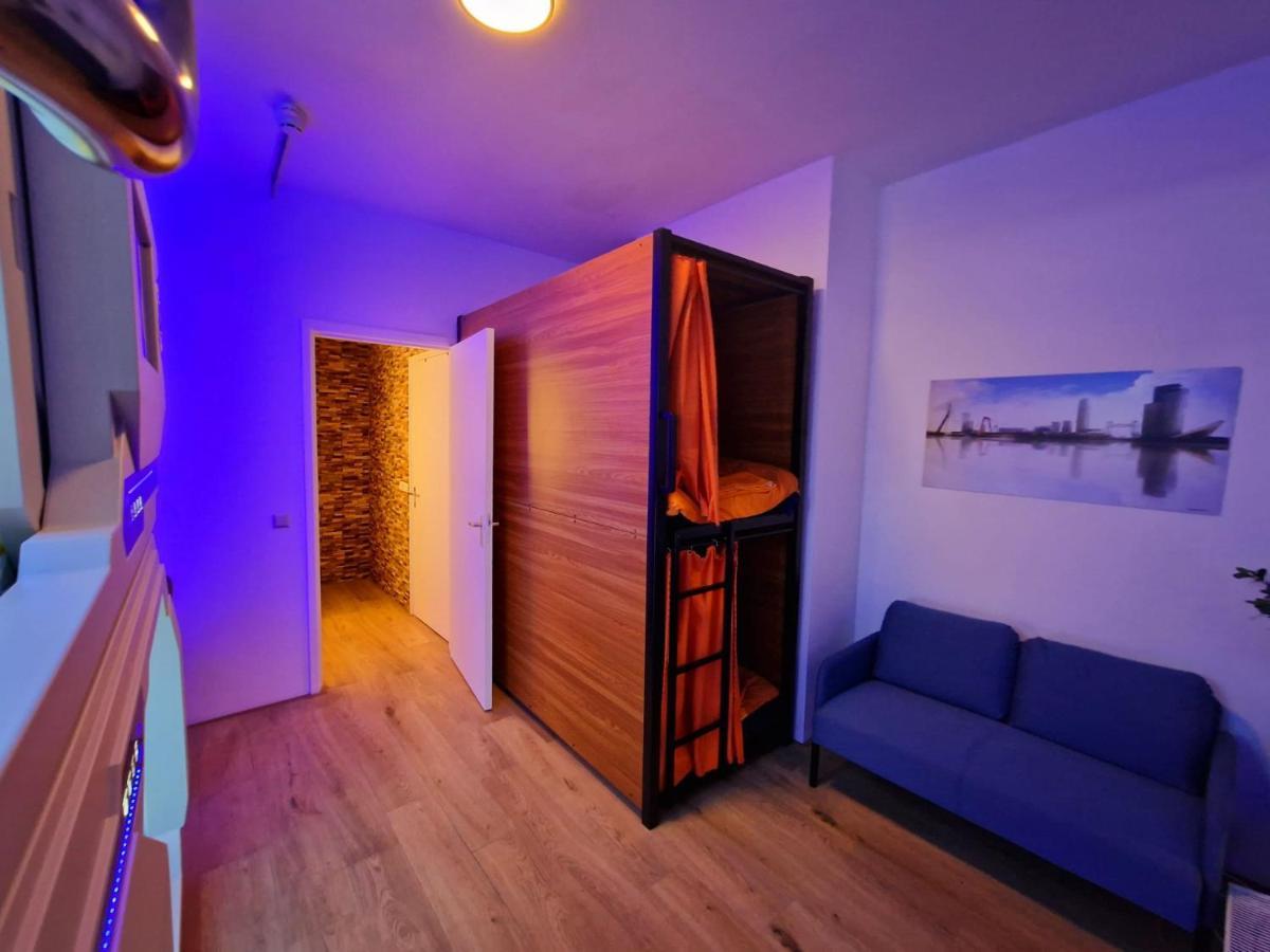 Recharge Hostel Ротердам Екстериор снимка