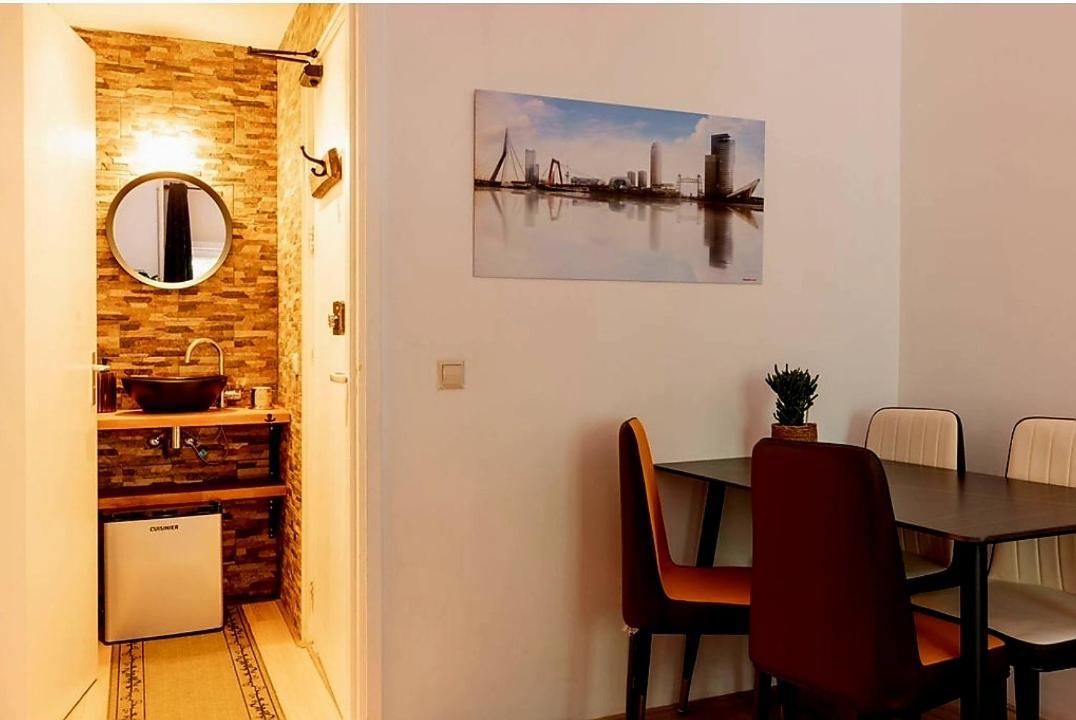 Recharge Hostel Ротердам Екстериор снимка
