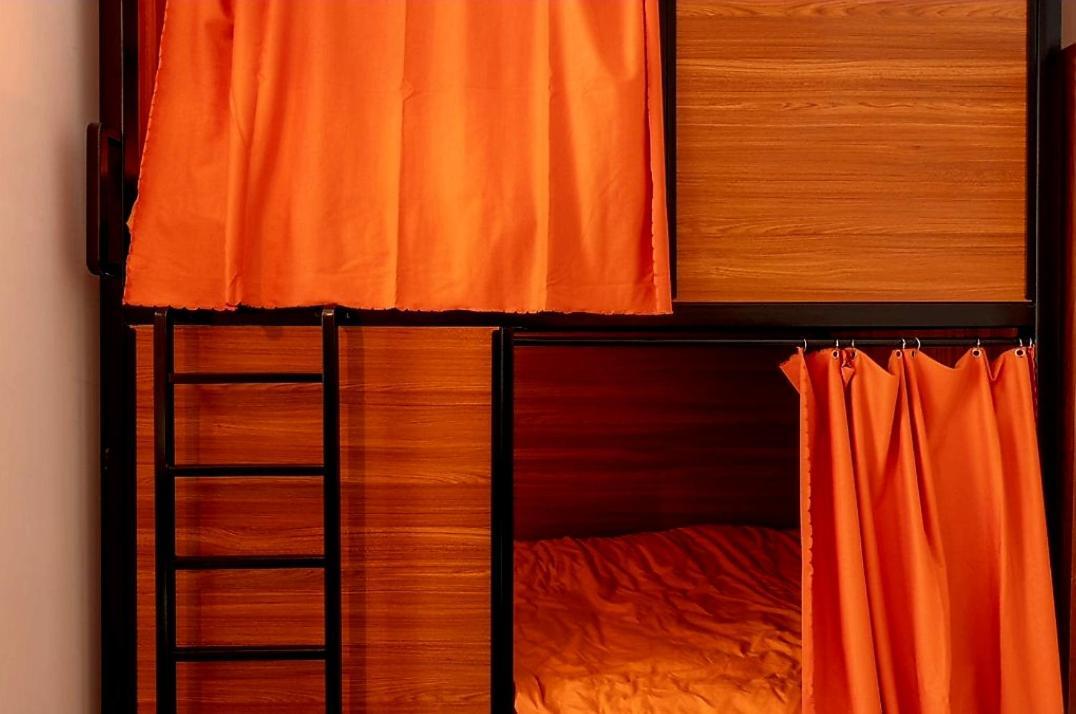 Recharge Hostel Ротердам Екстериор снимка